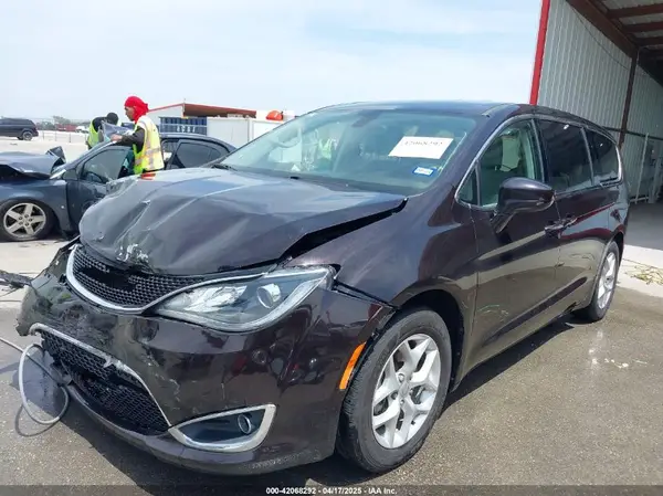 2C4RC1FG6JR112415 2018 CHRYSLER PACIFICA - Image 2
