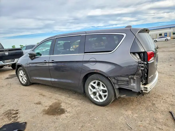2C4RC1FG6JR123642 2018 CHRYSLER PACIFICA - Image 2