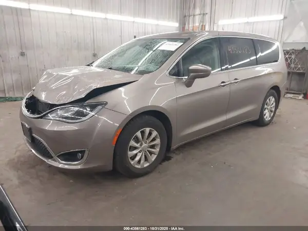 2C4RC1FG6JR131689 2018 CHRYSLER PACIFICA - Image 2