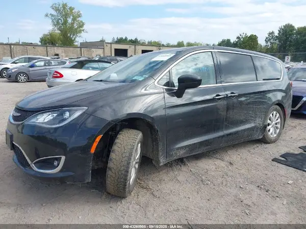 2C4RC1FG6JR133247 2018 CHRYSLER PACIFICA - Image 2