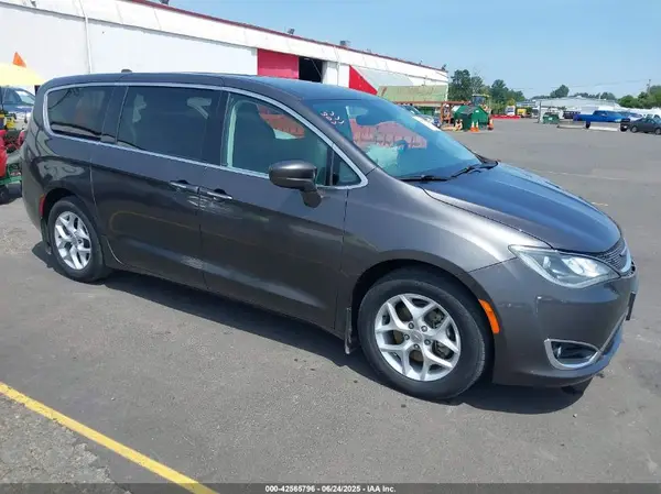2C4RC1FG6JR158889 2018 CHRYSLER PACIFICA - Image 1