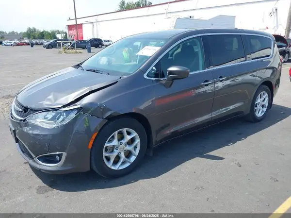 2C4RC1FG6JR158889 2018 CHRYSLER PACIFICA - Image 2
