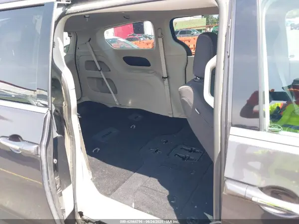 2C4RC1FG6JR158889 2018 CHRYSLER PACIFICA - Image 8