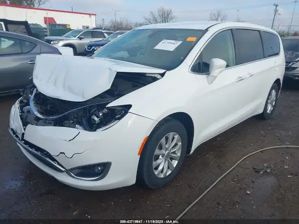 2C4RC1FG6JR165518 2018 CHRYSLER PACIFICA - Image 2