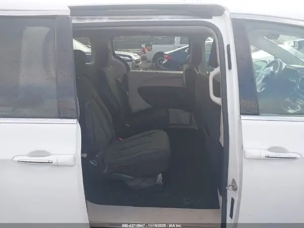 2C4RC1FG6JR165518 2018 CHRYSLER PACIFICA - Image 8