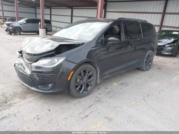 2C4RC1FG6JR235101 2018 CHRYSLER PACIFICA - Image 2