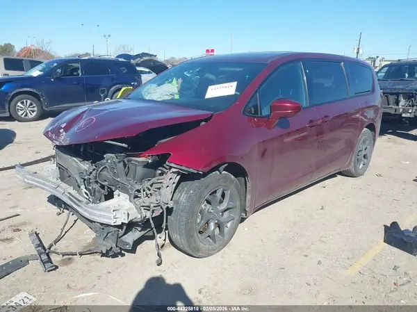2C4RC1FG6JR306572 2018 CHRYSLER PACIFICA - Image 2