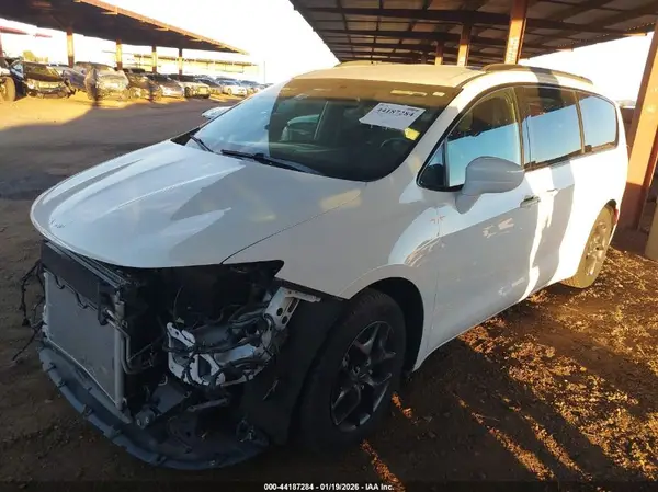 2C4RC1FG6JR340561 2018 CHRYSLER PACIFICA - Image 2