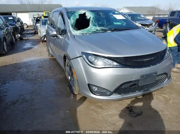 2C4RC1FG6JR350586 2018 CHRYSLER PACIFICA - Image 1