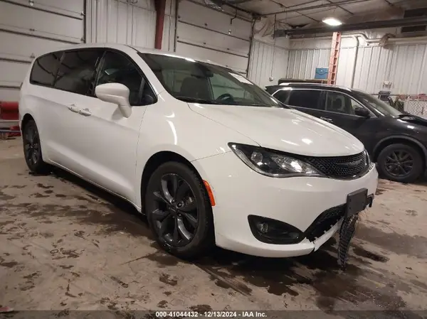 2C4RC1FG6JR352712 2018 CHRYSLER PACIFICA - Image 1