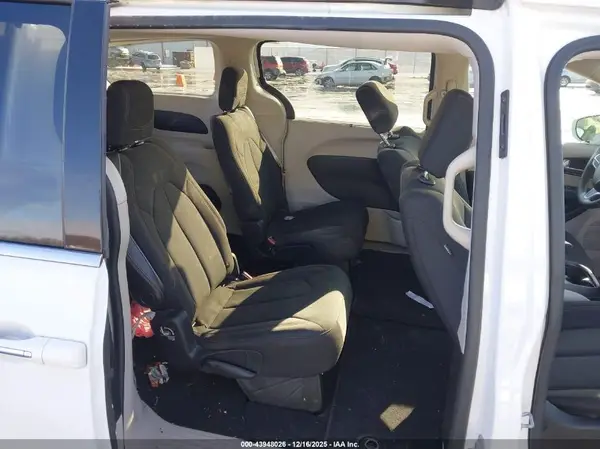 2C4RC1FG7JR101729 2018 CHRYSLER PACIFICA - Image 8