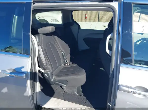 2C4RC1FG7JR111614 2018 CHRYSLER PACIFICA - Image 8
