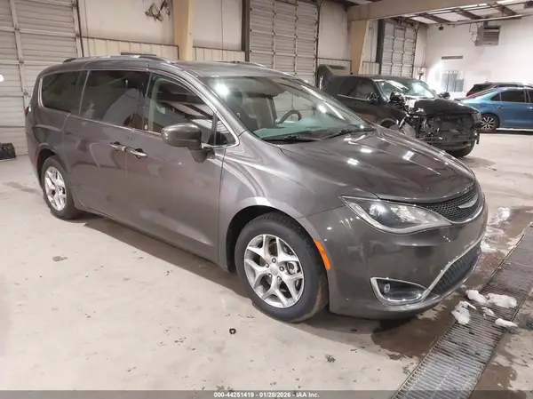 2C4RC1FG7JR116814 2018 CHRYSLER PACIFICA - Image 1