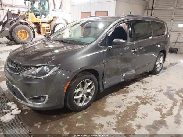 2C4RC1FG7JR116814 2018 CHRYSLER PACIFICA - Image 2
