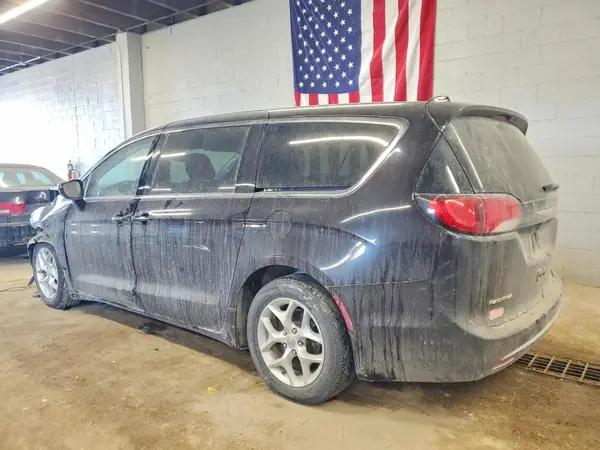 2C4RC1FG7JR117218 2018 CHRYSLER PACIFICA - Image 2