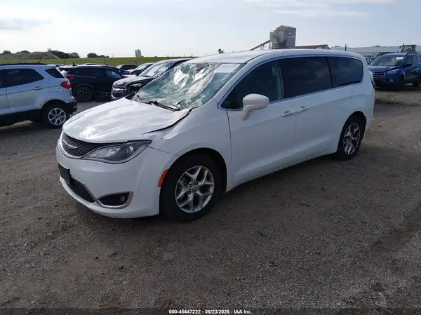 2C4RC1FG7JR125755 2018 CHRYSLER PACIFICA - Image 2