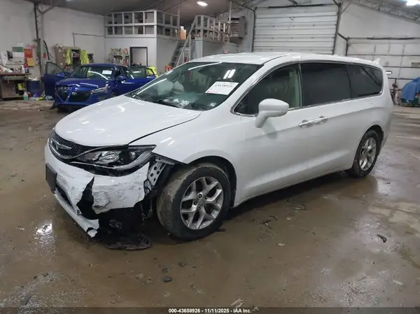 2C4RC1FG7JR128266 2018 CHRYSLER PACIFICA - Image 2