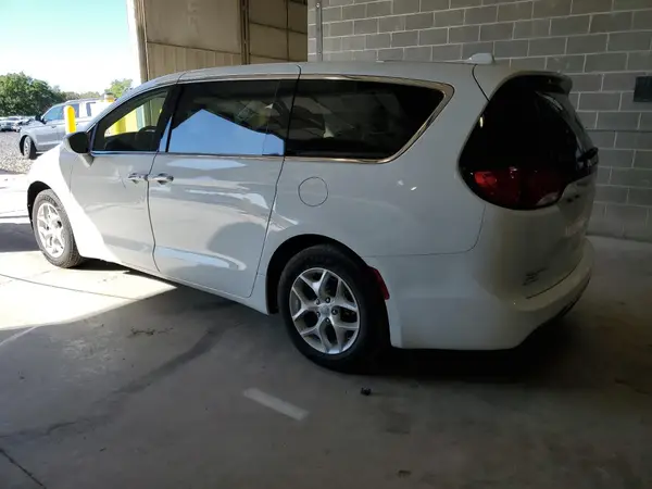 2C4RC1FG7JR128770 2018 CHRYSLER PACIFICA - Image 2