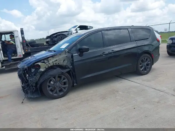 2C4RC1FG7JR187236 2018 CHRYSLER PACIFICA - Image 2
