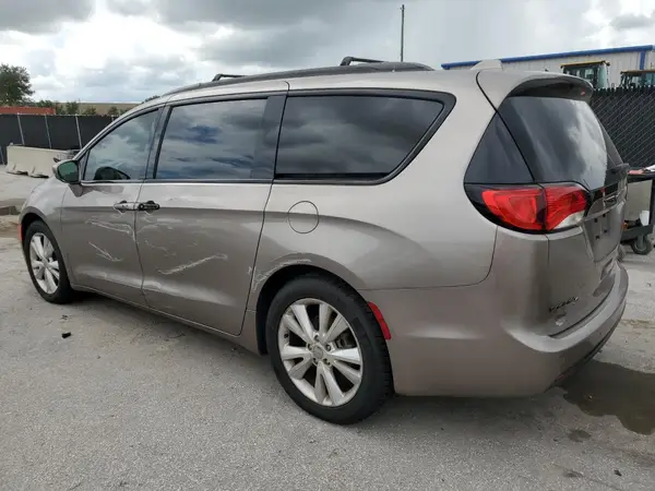 2C4RC1FG7JR236225 2018 CHRYSLER PACIFICA - Image 2