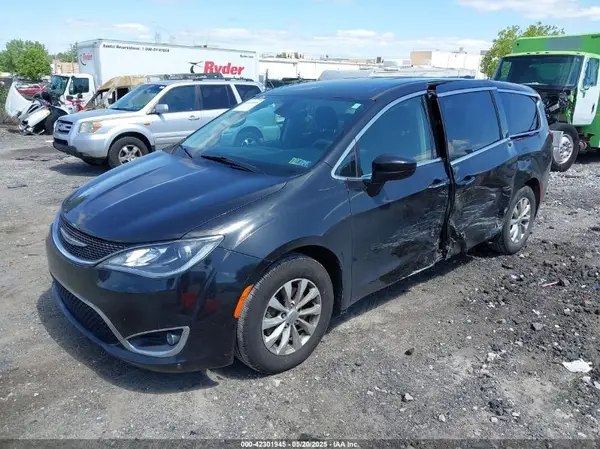2C4RC1FG7JR279124 2018 CHRYSLER PACIFICA - Image 2