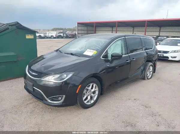 2C4RC1FG7JR358146 2018 CHRYSLER PACIFICA - Image 2