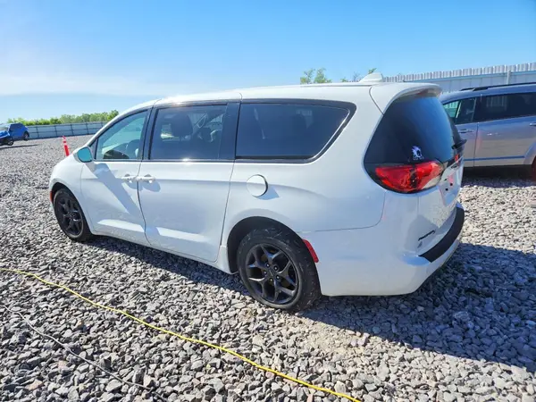 2C4RC1FG7JR365727 2018 CHRYSLER PACIFICA - Image 2