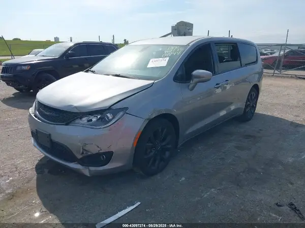 2C4RC1FG7KR609944 2019 CHRYSLER PACIFICA - Image 2