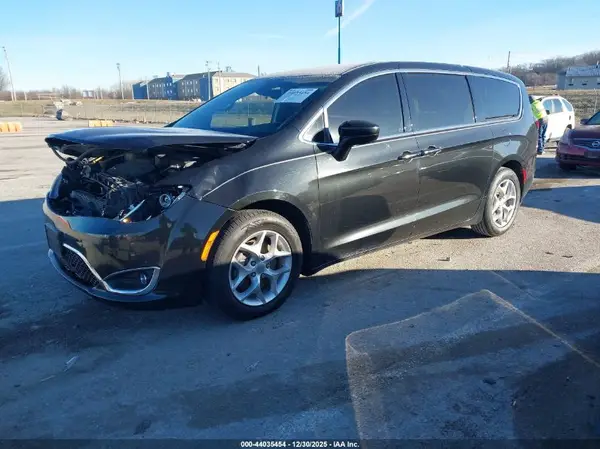 2C4RC1FG7KR681386 2019 CHRYSLER PACIFICA - Image 2