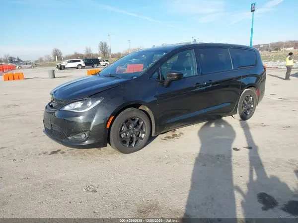 2C4RC1FG7LR271074 2020 CHRYSLER PACIFICA - Image 2