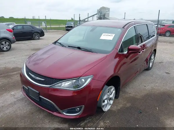 2C4RC1FG8JR197953 2018 CHRYSLER PACIFICA - Image 2