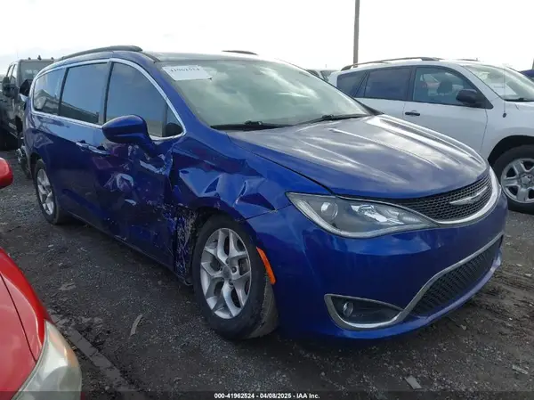 2C4RC1FG8JR226884 2018 CHRYSLER PACIFICA - Image 1
