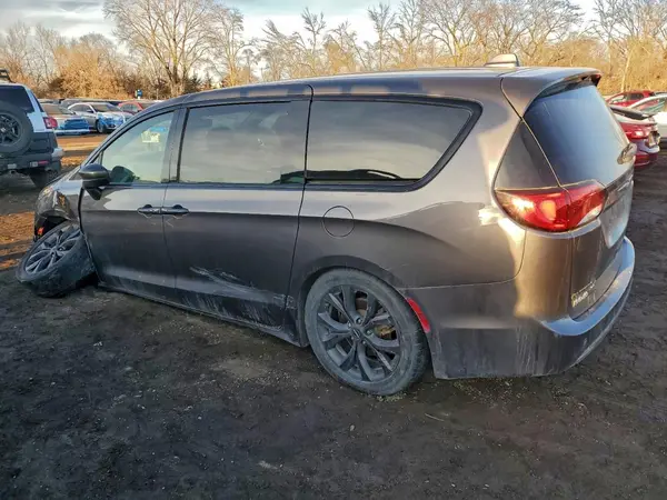 2C4RC1FG8JR228831 2018 CHRYSLER PACIFICA - Image 2