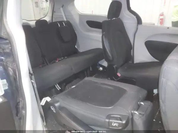 2C4RC1FG8JR257536 2018 CHRYSLER PACIFICA - Image 8