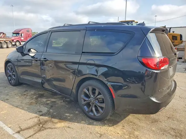 2C4RC1FG8JR261120 2018 CHRYSLER PACIFICA - Image 2