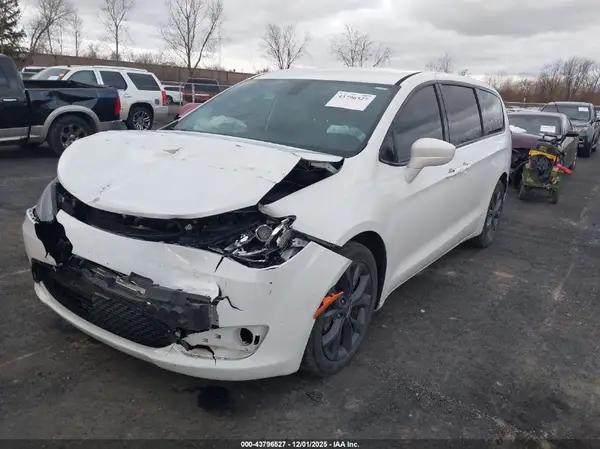2C4RC1FG8JR263269 2018 CHRYSLER PACIFICA - Image 2