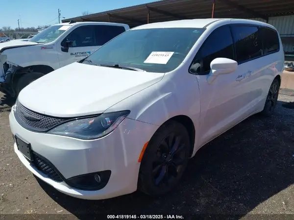 2C4RC1FG8JR263594 2018 CHRYSLER PACIFICA - Image 2