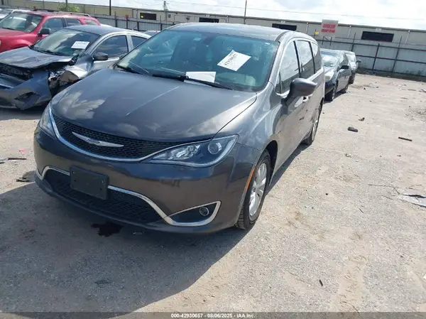 2C4RC1FG8JR279973 2018 CHRYSLER PACIFICA - Image 2