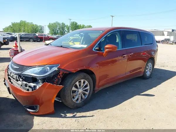 2C4RC1FG8JR350458 2018 CHRYSLER PACIFICA - Image 2