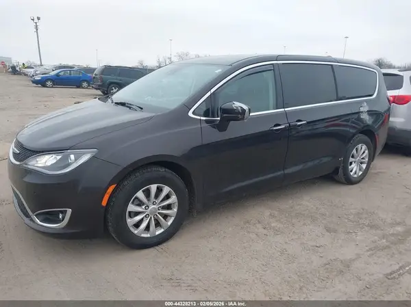 2C4RC1FG8KR559569 2019 CHRYSLER PACIFICA - Image 2