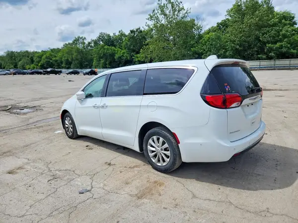 2C4RC1FG8KR613758 2019 CHRYSLER PACIFICA - Image 2