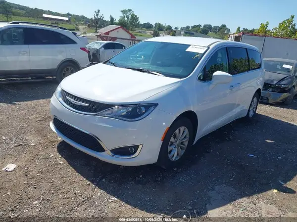 2C4RC1FG8KR668257 2019 CHRYSLER PACIFICA - Image 2