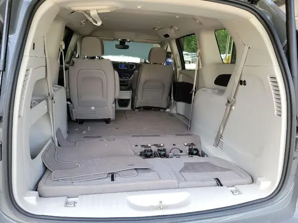 2C4RC1FG8LR136735 2020 CHRYSLER PACIFICA - Image 2
