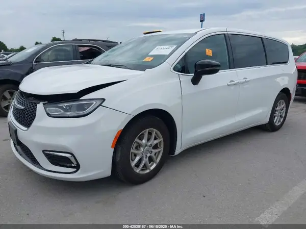 2C4RC1FG8RR158081 2024 CHRYSLER PACIFICA - Image 2