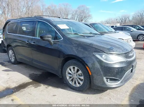 2C4RC1FG9JR102669 2018 CHRYSLER PACIFICA - Image 1