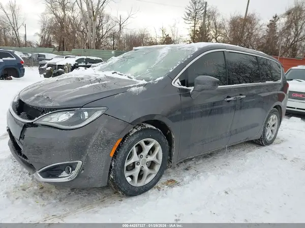 2C4RC1FG9JR103109 2018 CHRYSLER PACIFICA - Image 2