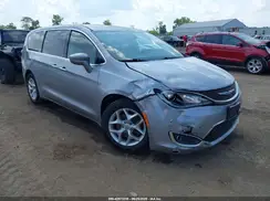 2C4RC1FG9JR104549 2018 CHRYSLER PACIFICA
