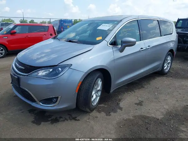 2C4RC1FG9JR104549 2018 CHRYSLER PACIFICA - Image 2