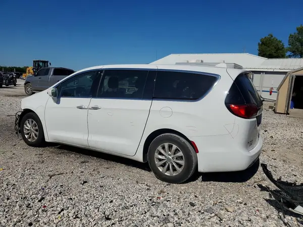 2C4RC1FG9JR104597 2018 CHRYSLER PACIFICA - Image 2