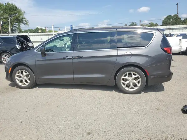 2C4RC1FG9JR116796 2018 CHRYSLER PACIFICA - Image 2